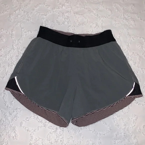 LULULEMON REVERSIBLE SHORTS - Picture 5 of 7